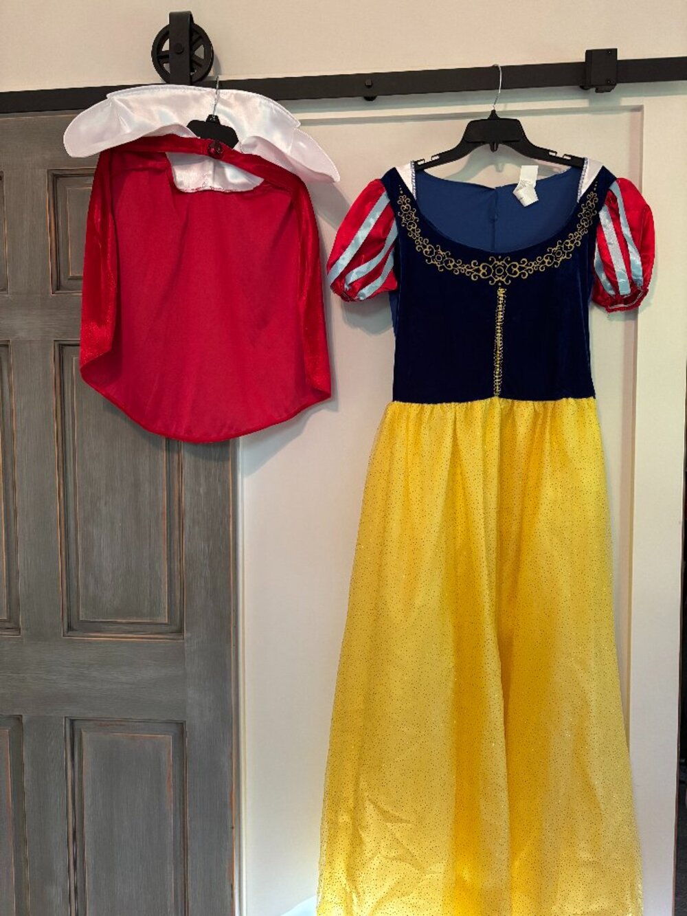 WOMENS DISNEY SNOW WHITE COSTUME DRESS AND CAPE SIZE XL 18/20